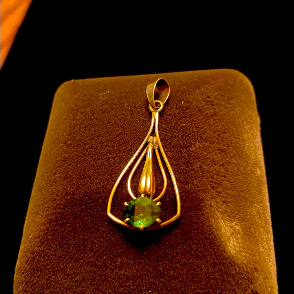 Elegant Gold Pendant with Green Gemstone